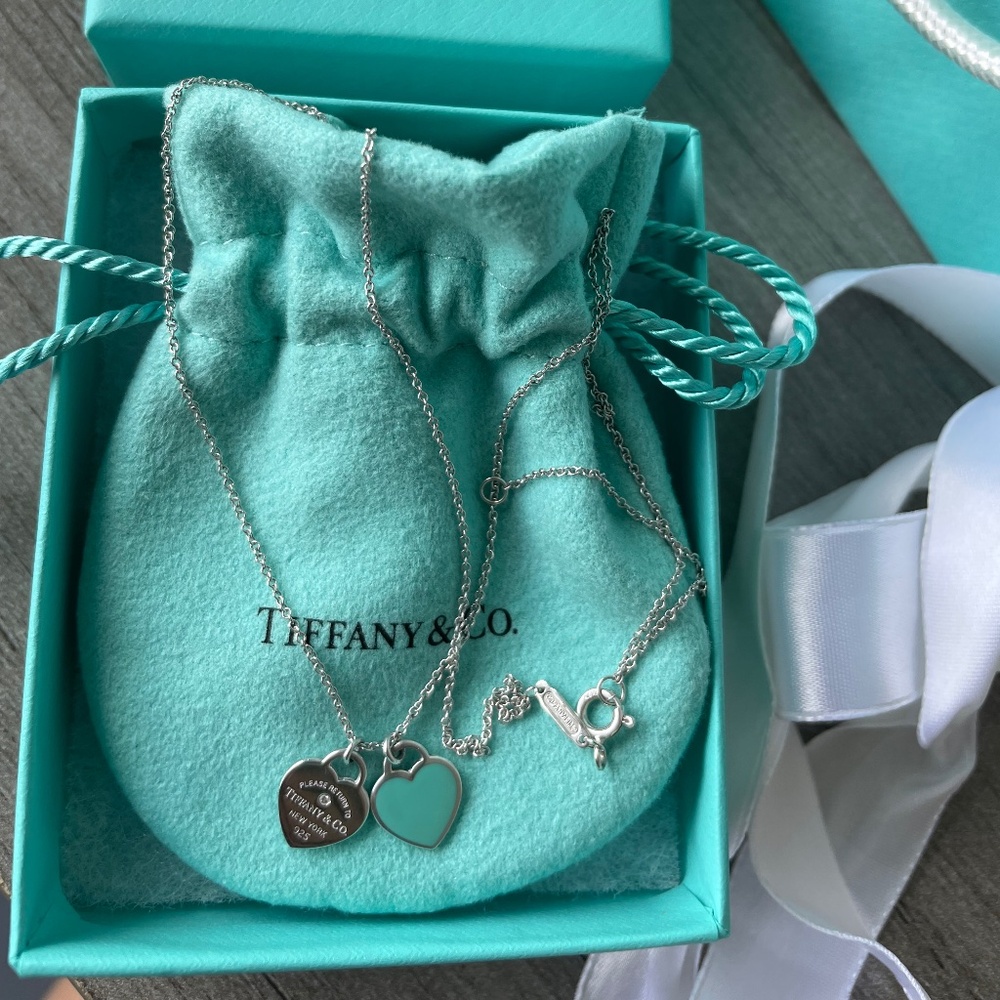 Tiffany & Co. Return to double heart necklace with a Diamond, Mini